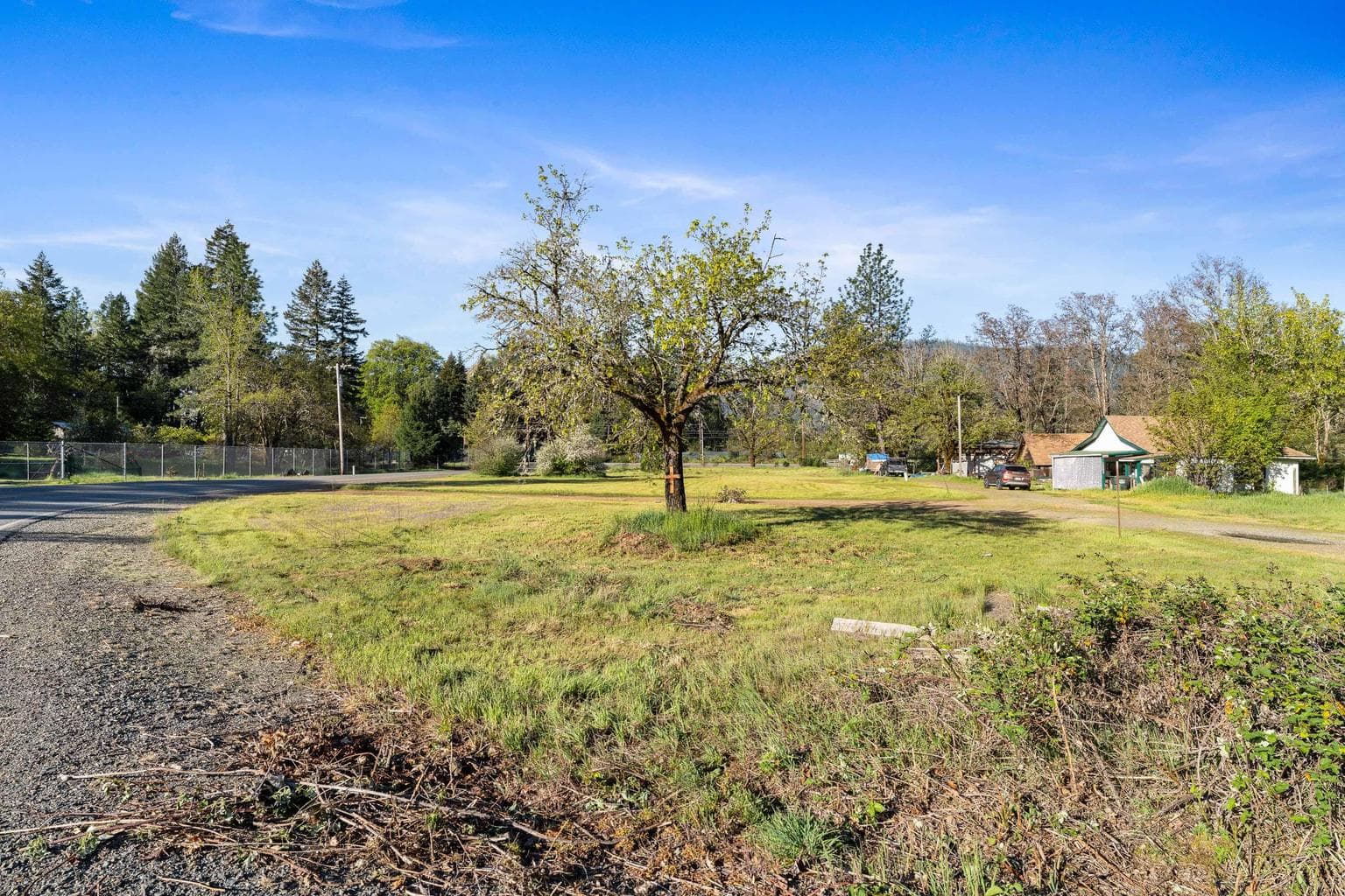 Photo of 108 Holton Creek 2 of 11