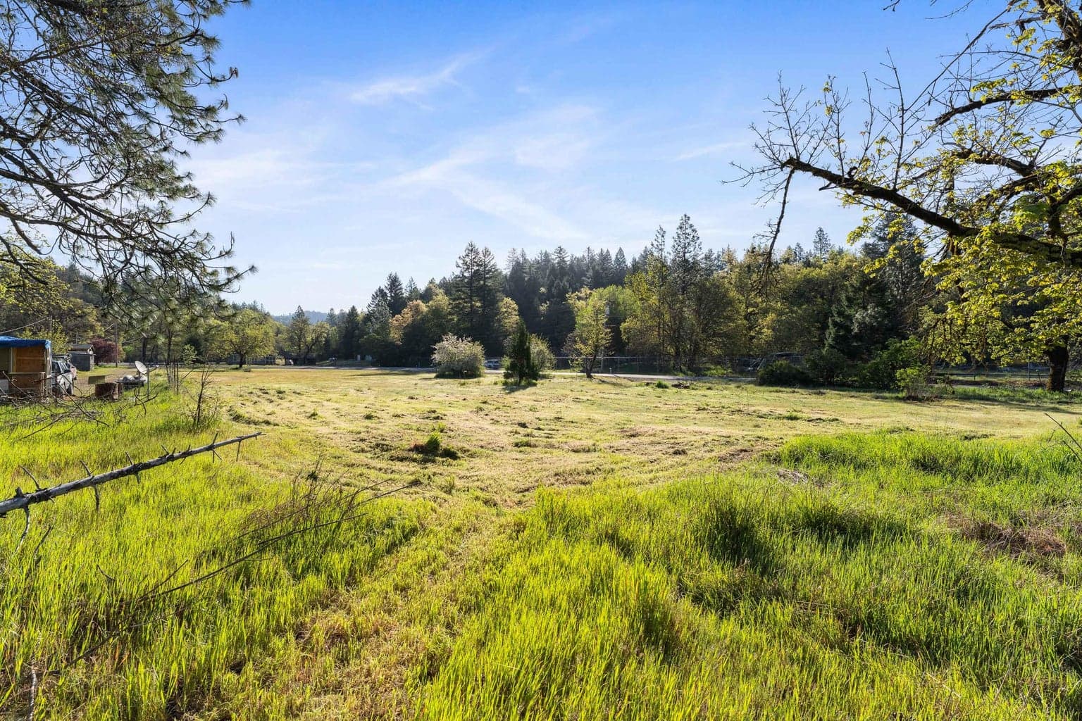 Photo of 108 Holton Creek 1 of 11