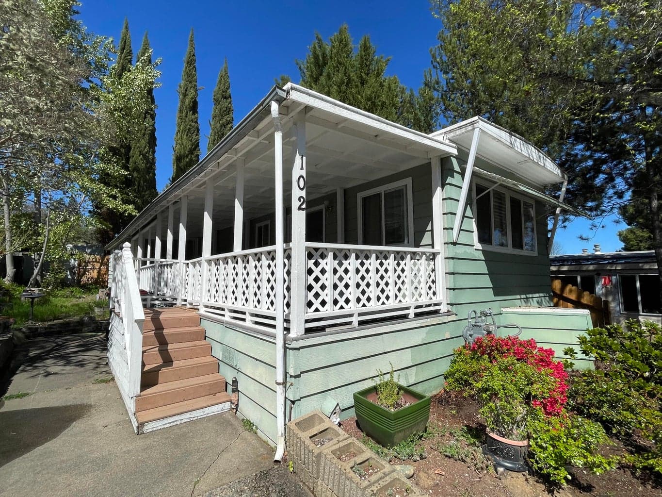 Photo of 1055 5th 3 of 29