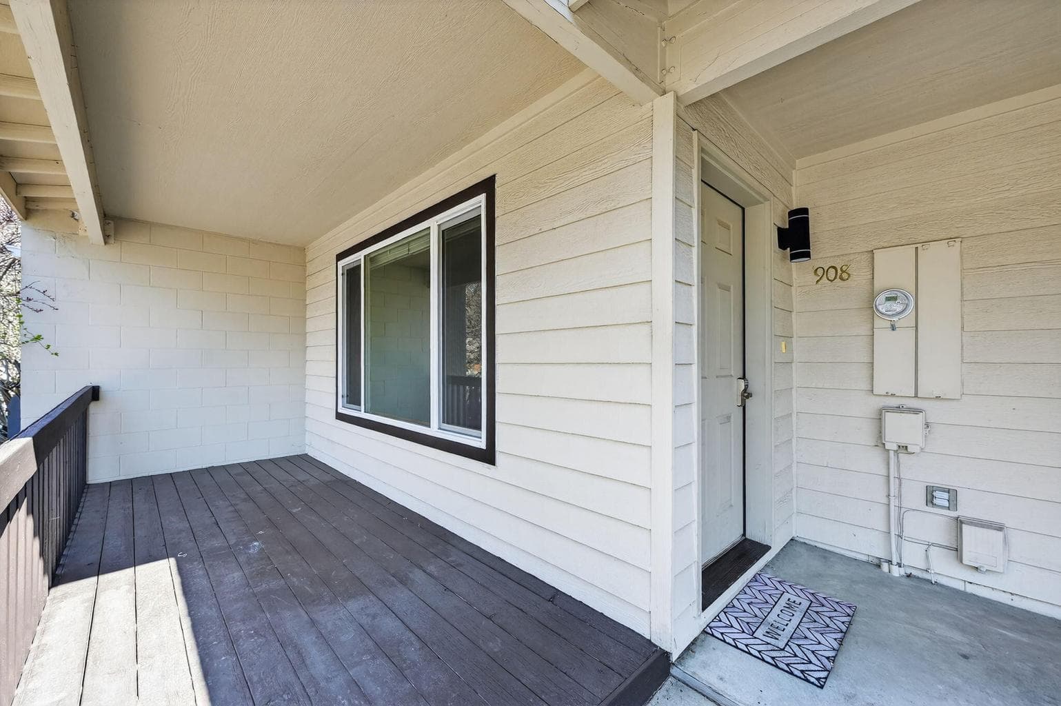 Photo of 908 Stratford 3 of 23
