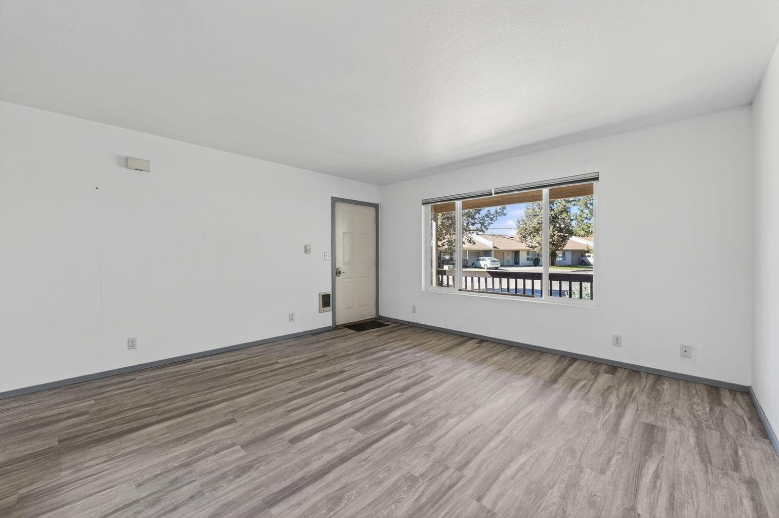 Photo of 908 Stratford 4 of 23