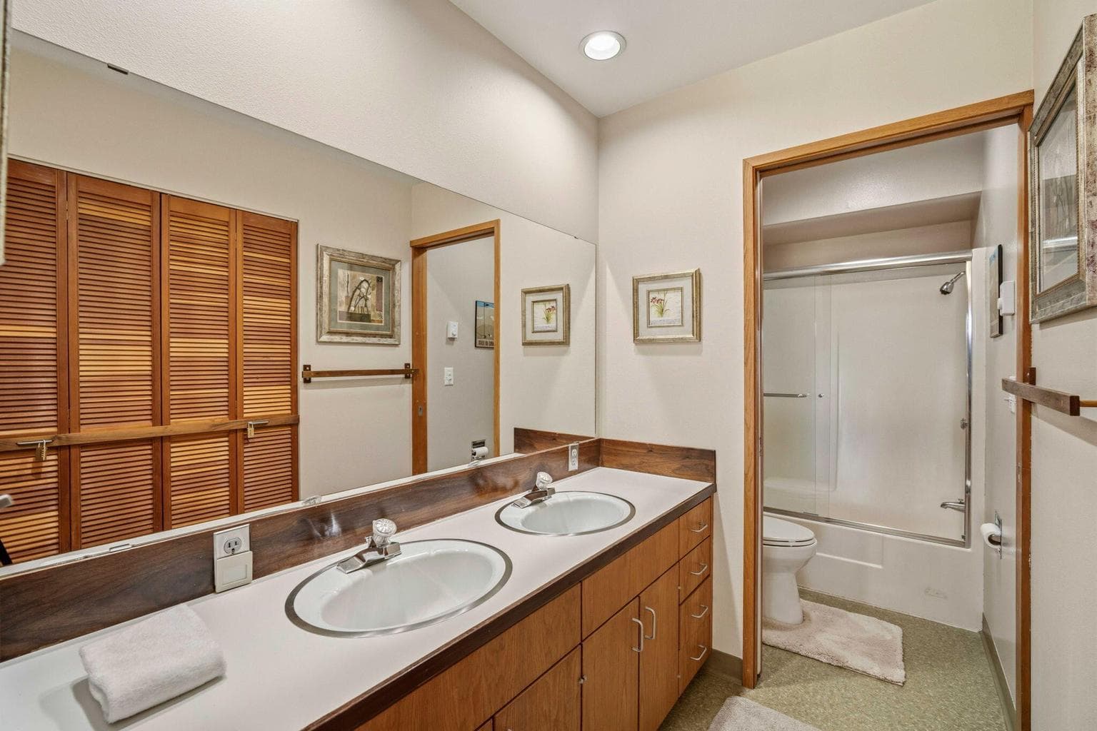 Photo of 57258 Island Road 20 of 30