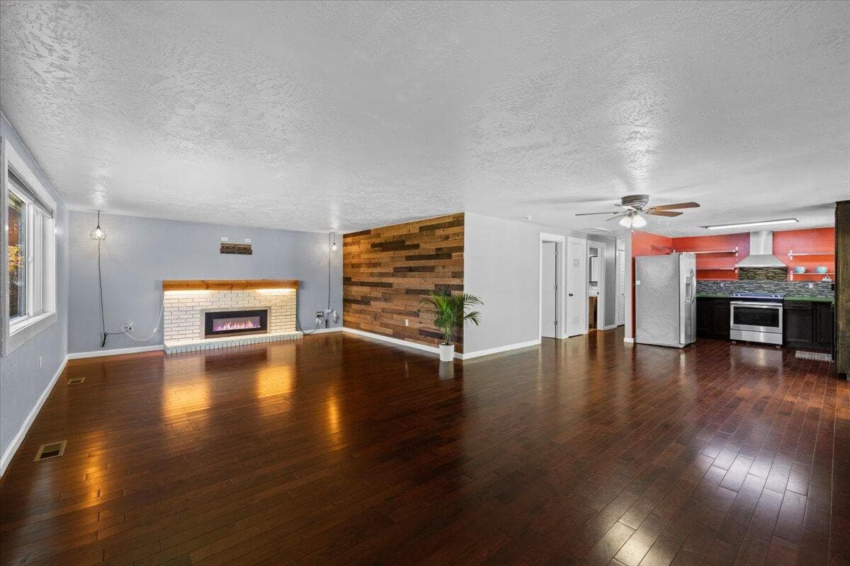 Photo of 113 Houston 4 of 29