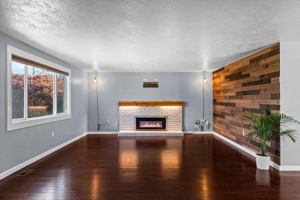 Photo of 113 Houston 5 of 29