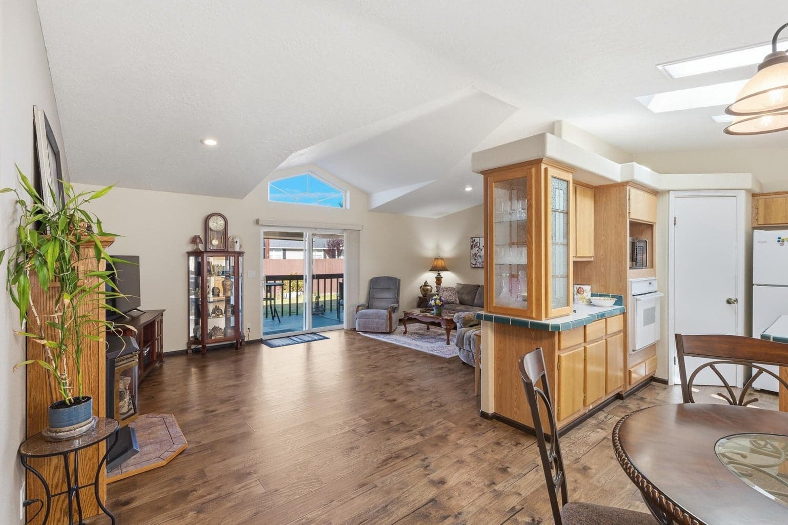 Photo of 1745 6th 6 of 30