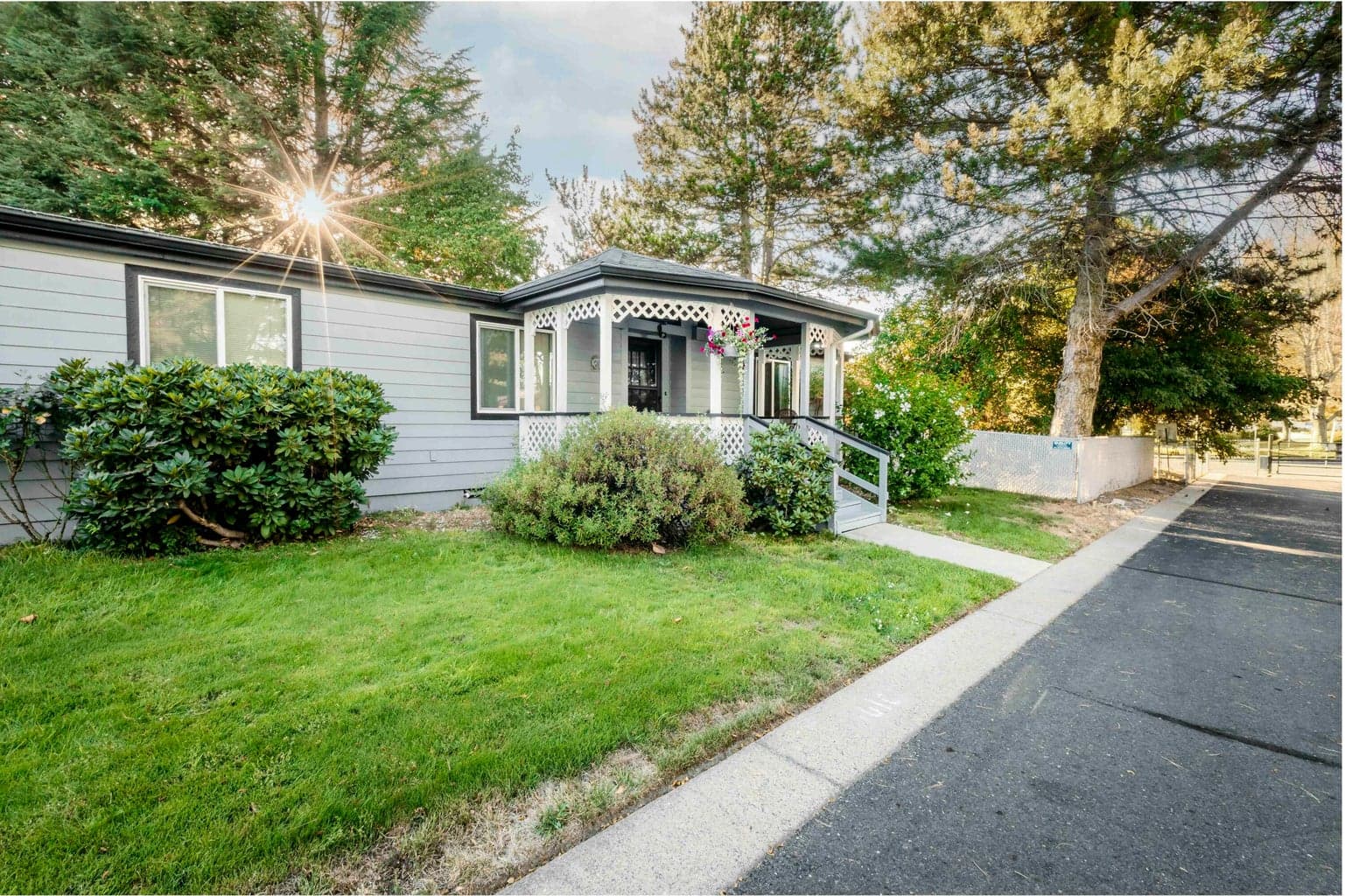Photo of 1010 Hemlock 3 of 39