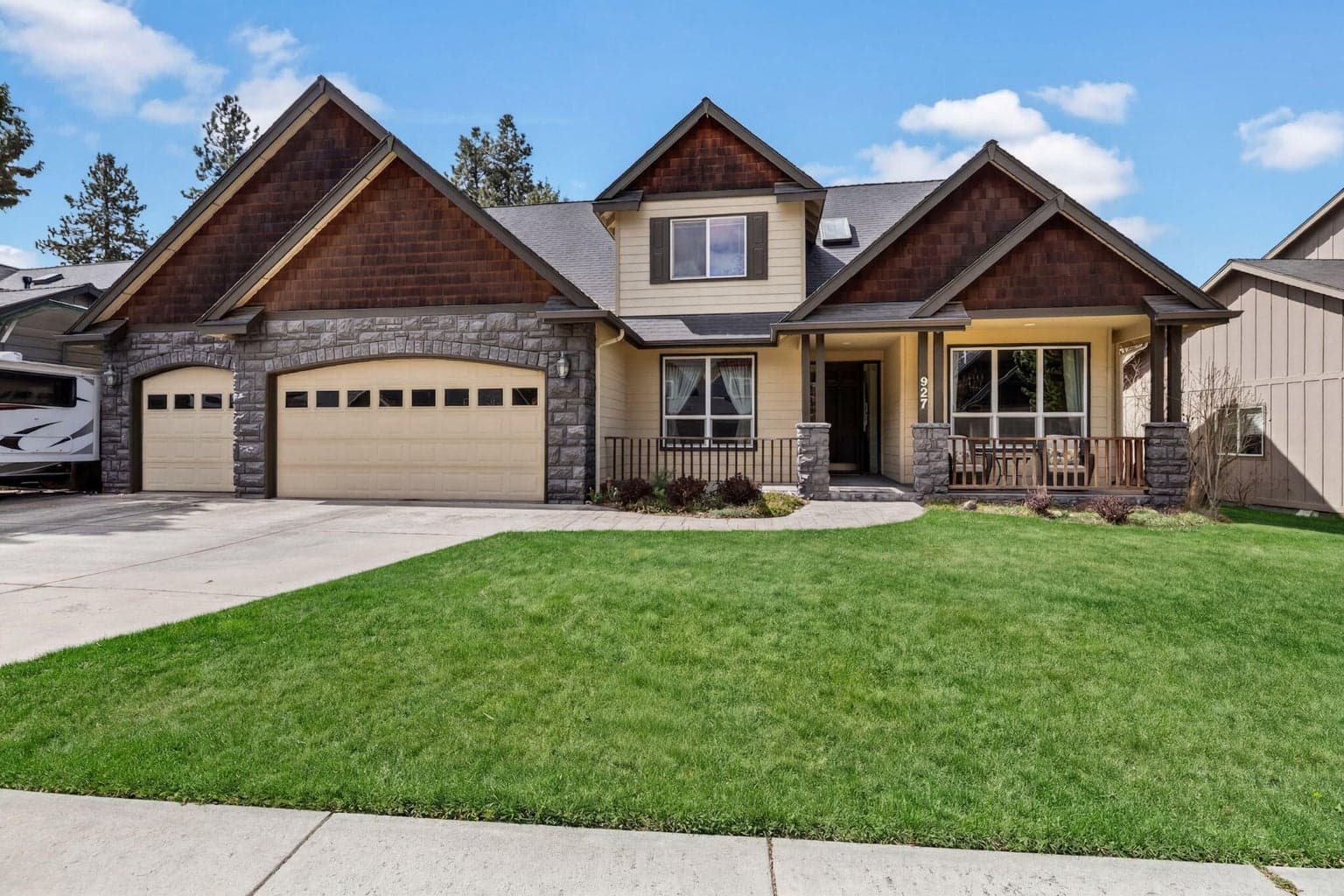 Photo of 927 Briarwood 1 of 38