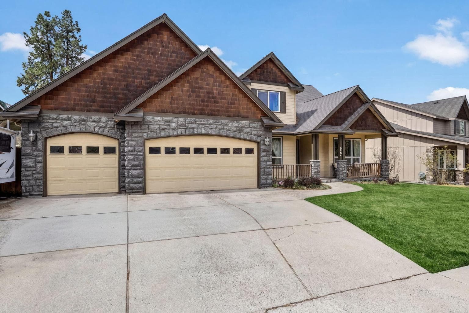 Photo of 927 Briarwood 2 of 38