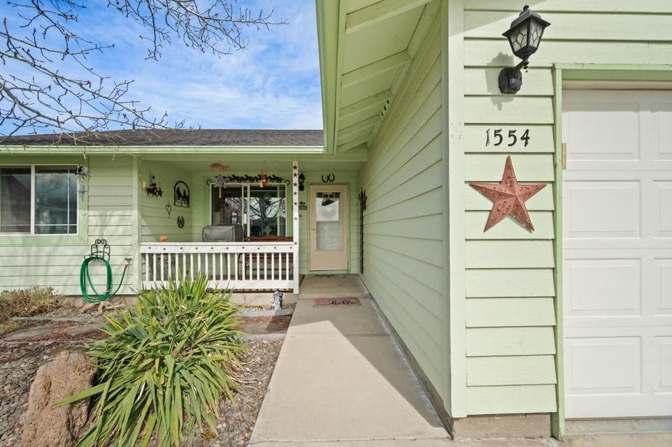 Photo of 1554 Larry 5 of 28