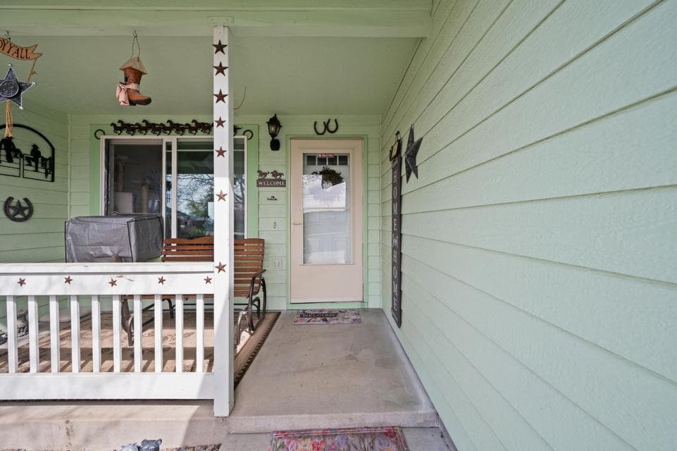 Photo of 1554 NE Larry Court 6 of 28