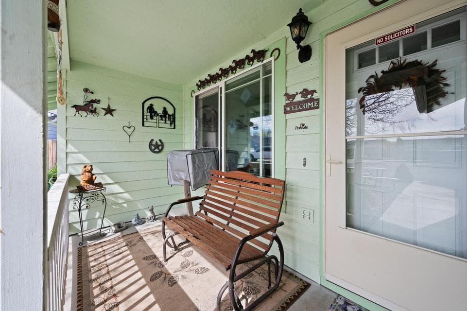 Photo of 1554 NE Larry Court 7 of 28