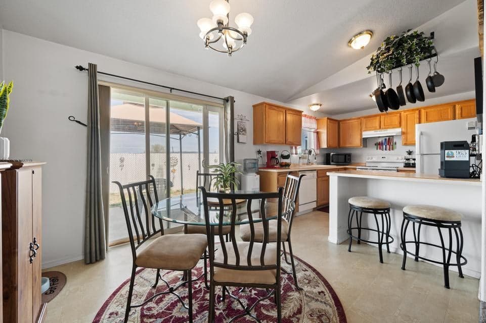 Photo of 1554 NE Larry Court 11 of 28