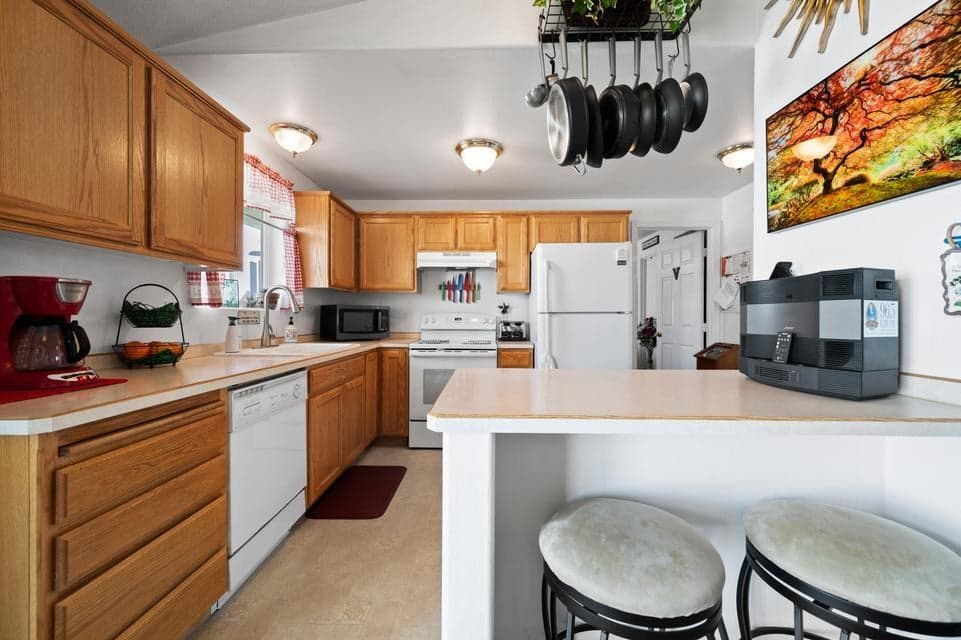 Photo of 1554 NE Larry Court 13 of 28