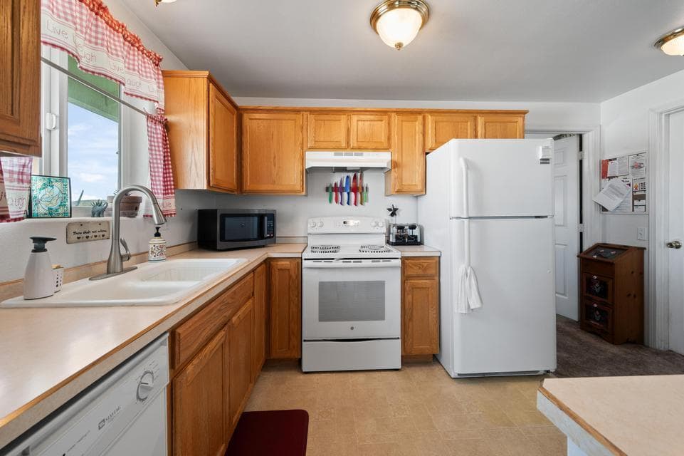 Photo of 1554 NE Larry Court 14 of 28