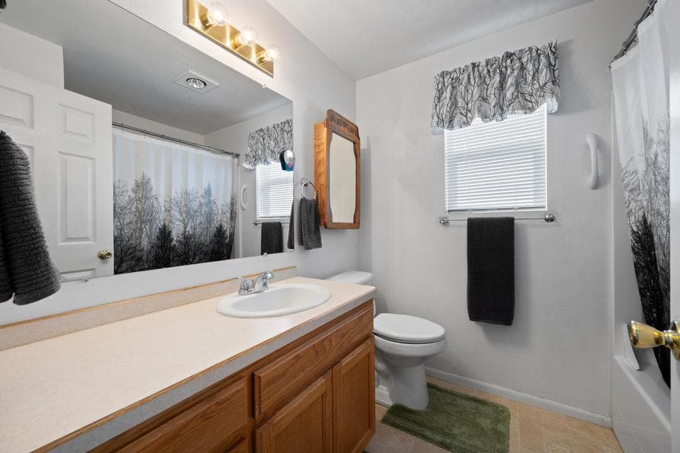 Photo of 1554 NE Larry Court 18 of 28