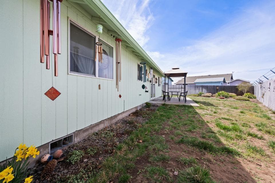 Photo of 1554 NE Larry Court 23 of 28