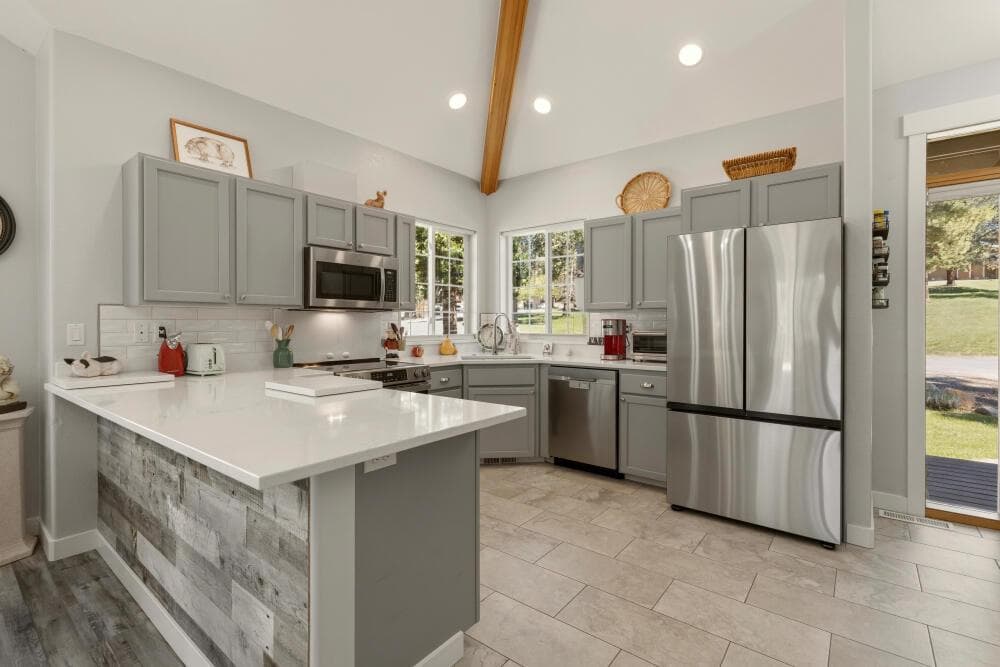 Kitchen with Breakfast Bar