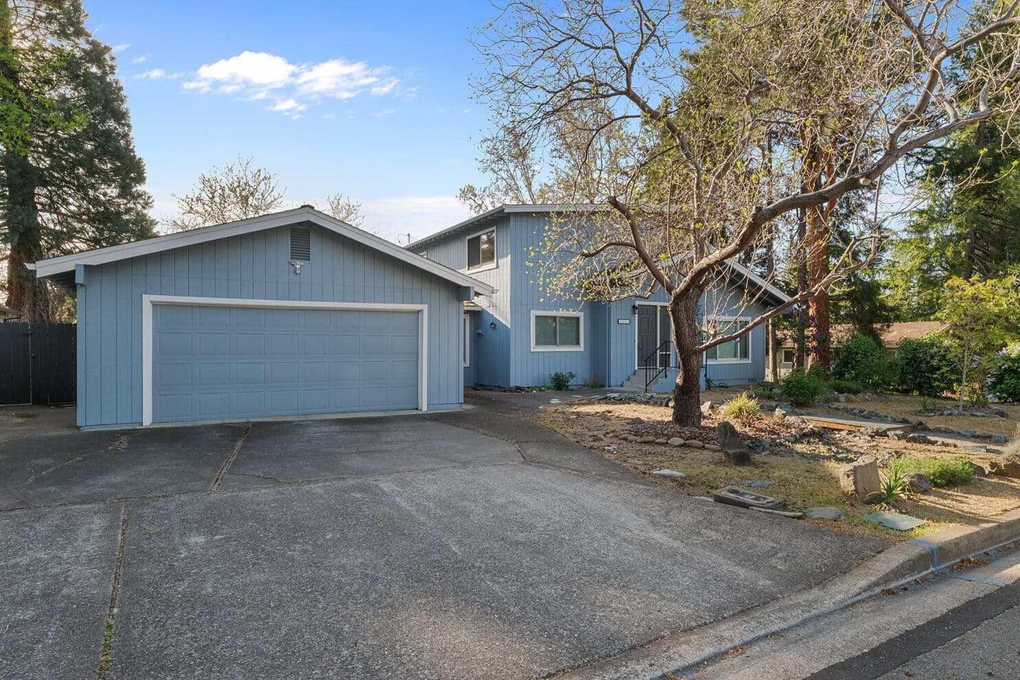 1245 Valley View