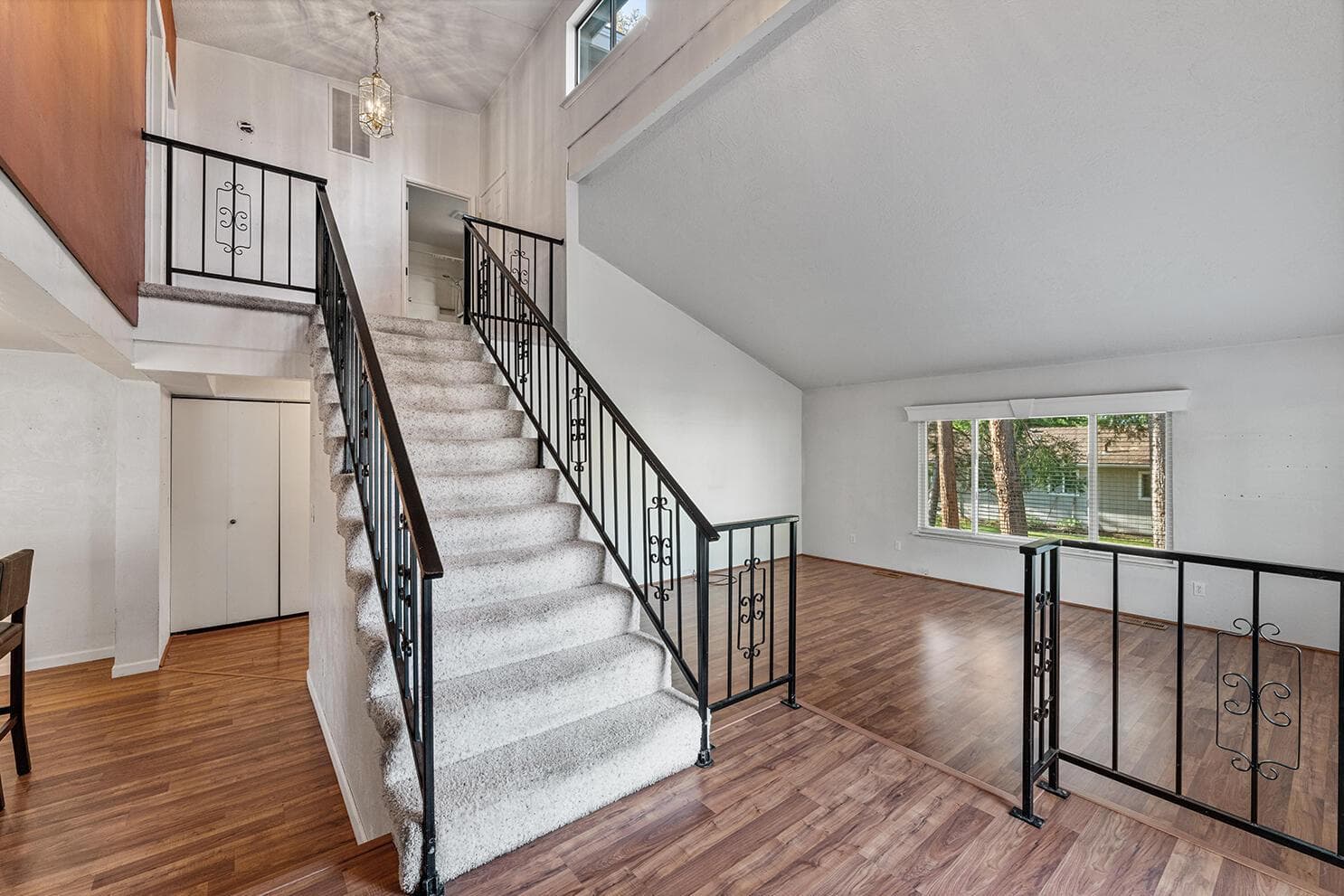 Photo of 1245 Valley View 4 of 27