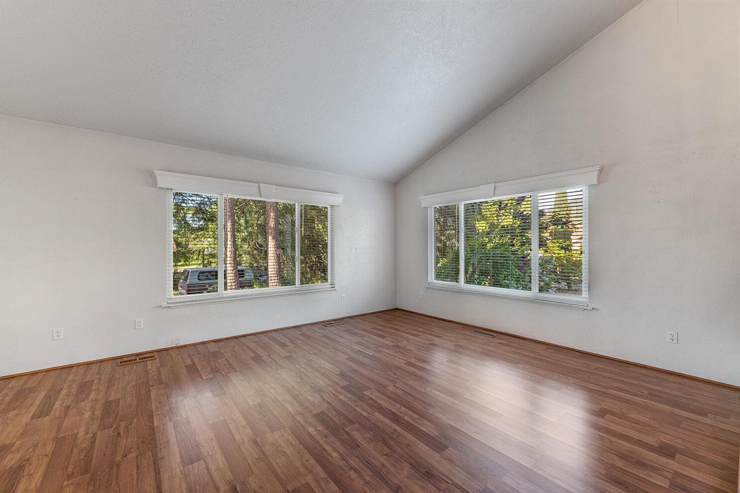 Photo of 1245 Valley View 5 of 27