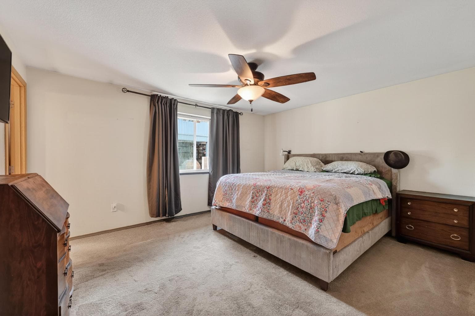 Photo of 15495 Federal Road 16 of 38