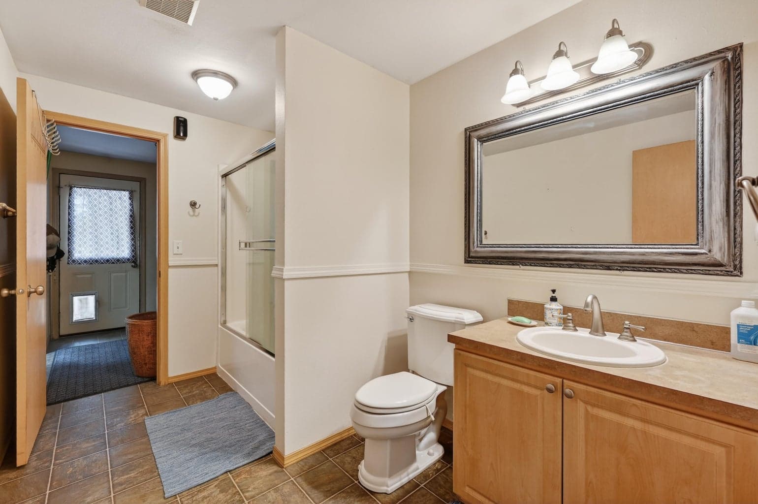 Photo of 15495 Federal Road 22 of 38