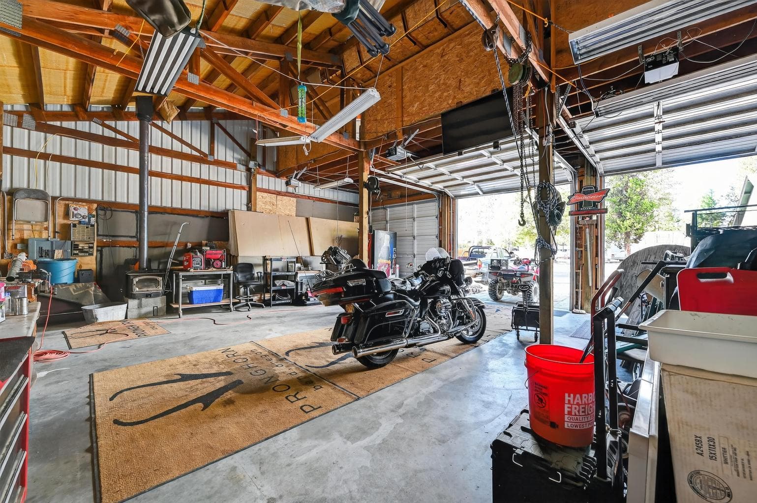 Photo of 15495 Federal Road 27 of 38