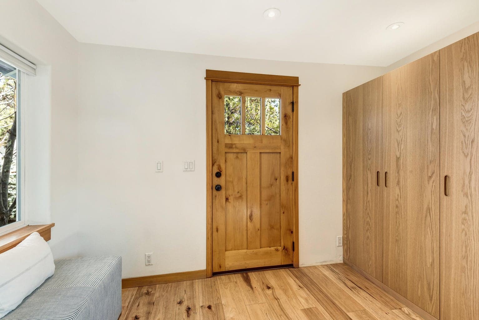 Photo of 1405 Davenport 3 of 39