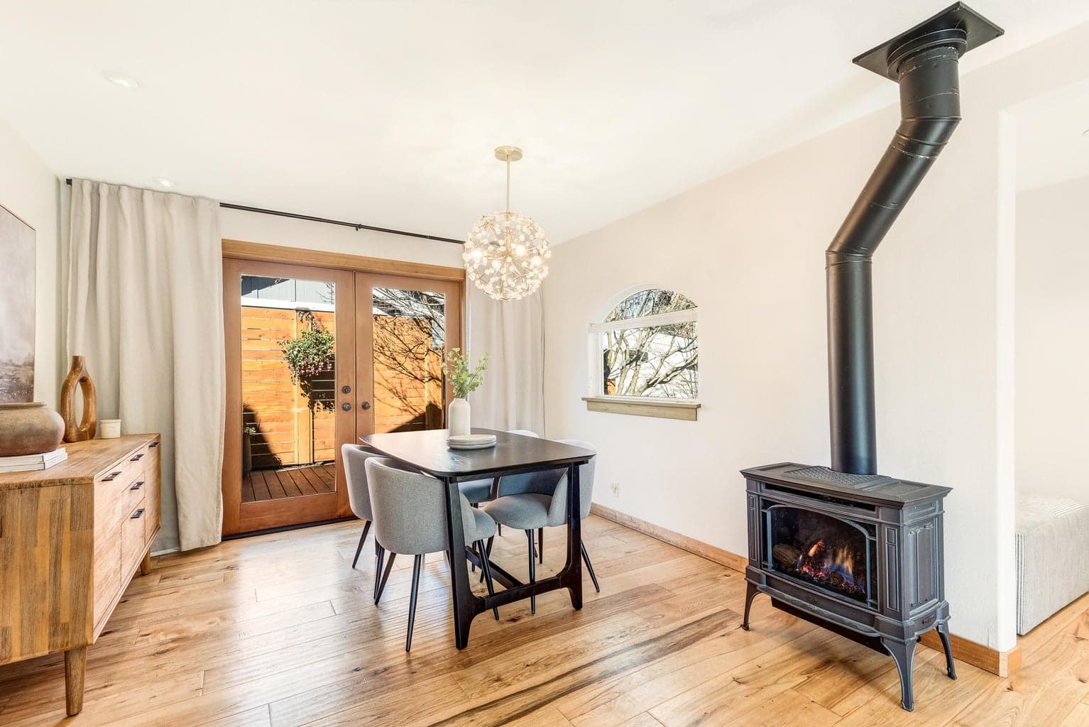Photo of 1405 Davenport 5 of 39