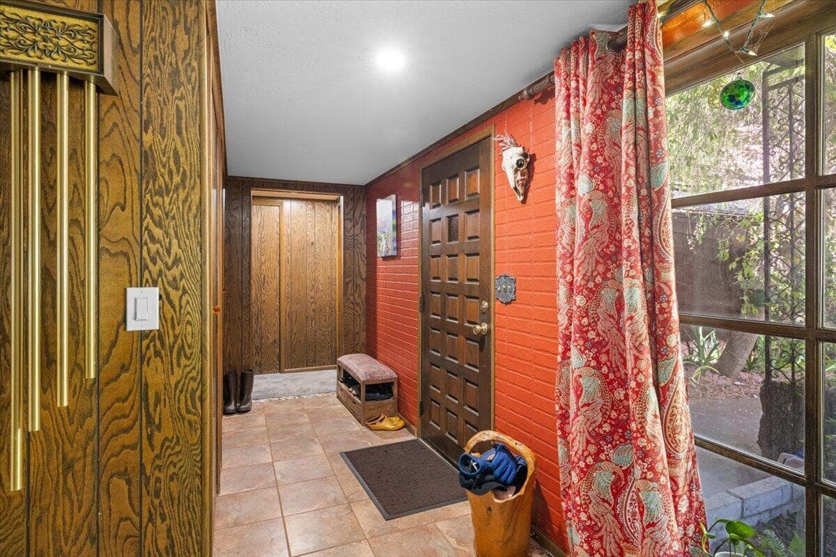Photo of 1625 Hillcrest 3 of 50