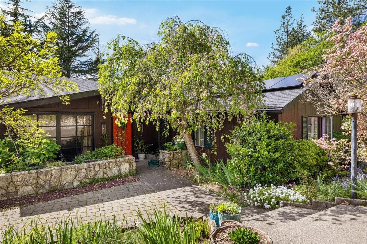 1625 Hillcrest