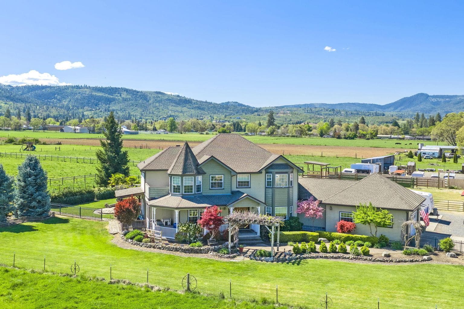 826 Oak Grove