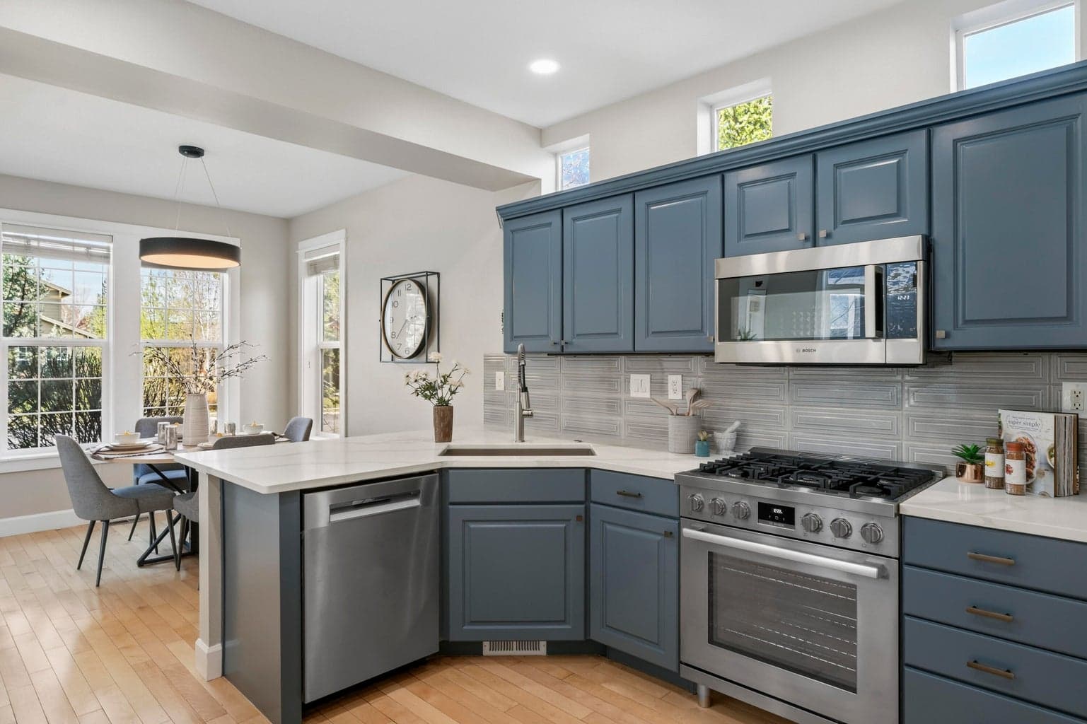 Photo of 61425 Davis Lake 3 of 51