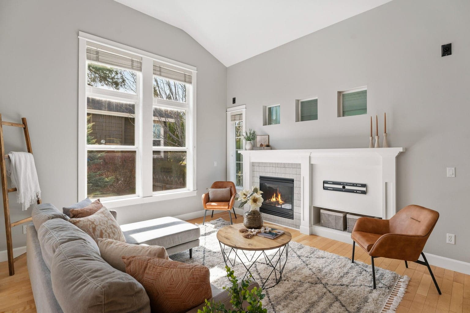 Photo of 61425 Davis Lake 5 of 51