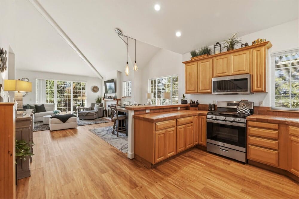 Entry to kitchen