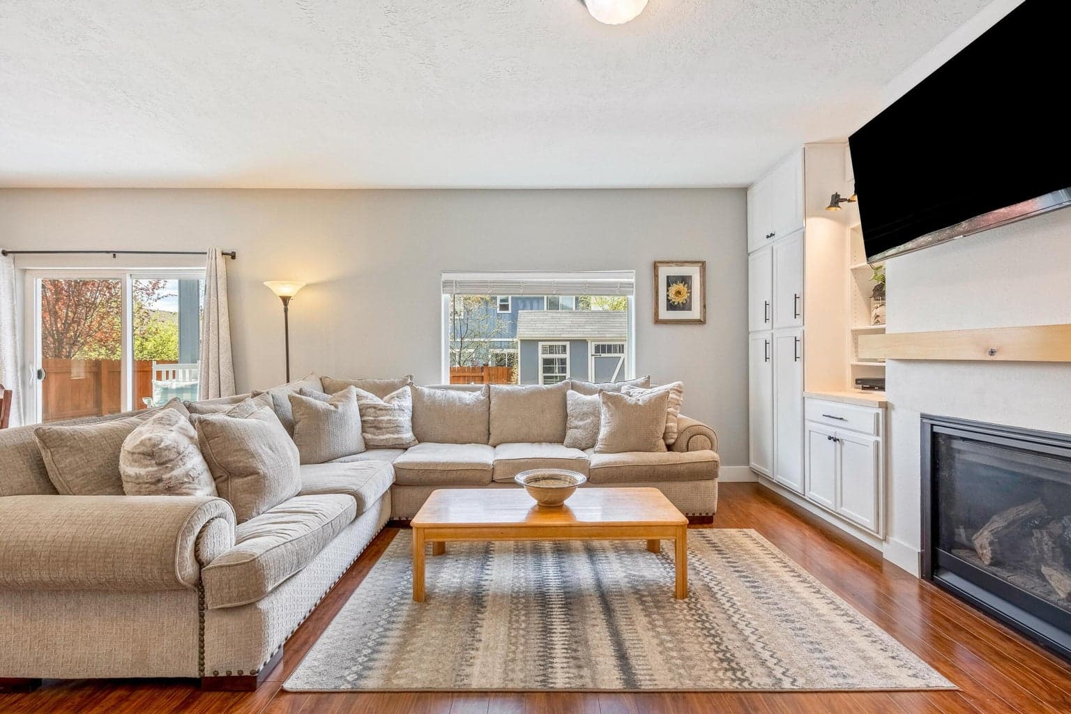 Photo of 653 Providence 3 of 41
