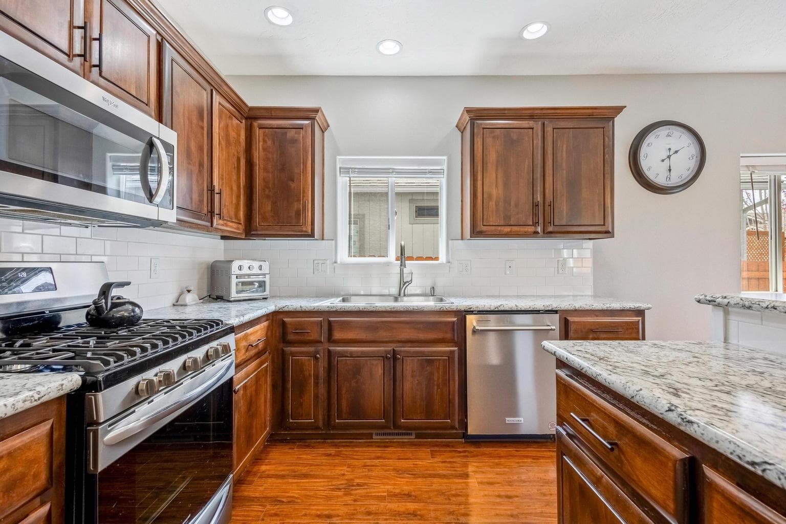 Photo of 653 Providence 5 of 41
