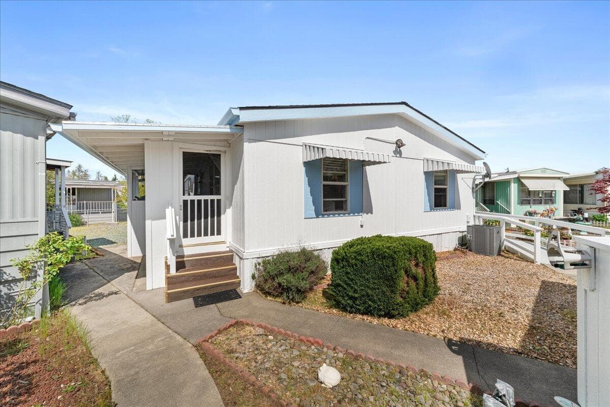 Photo of 114 Briarwood 2 of 27