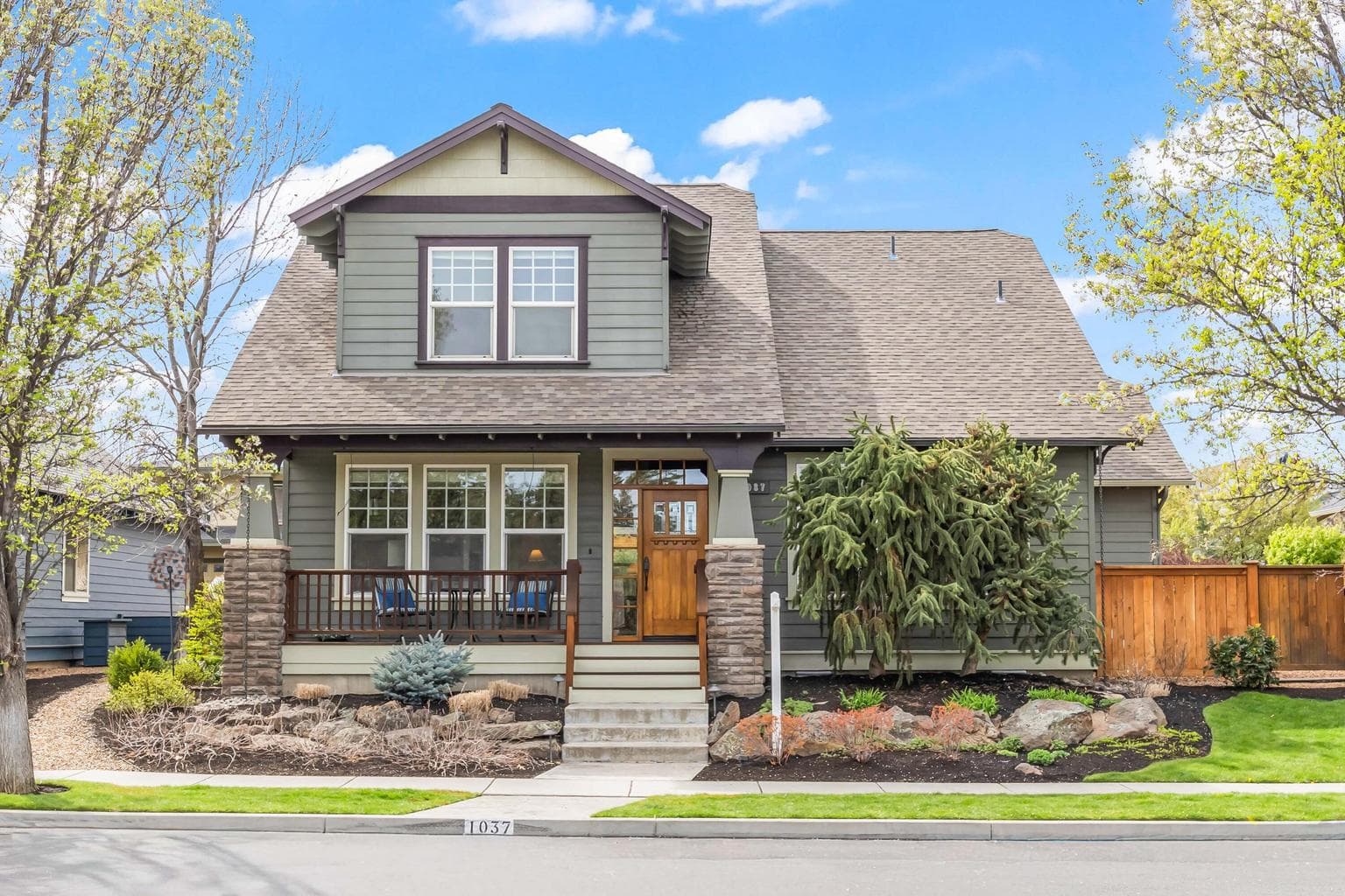 1037 Rimrock