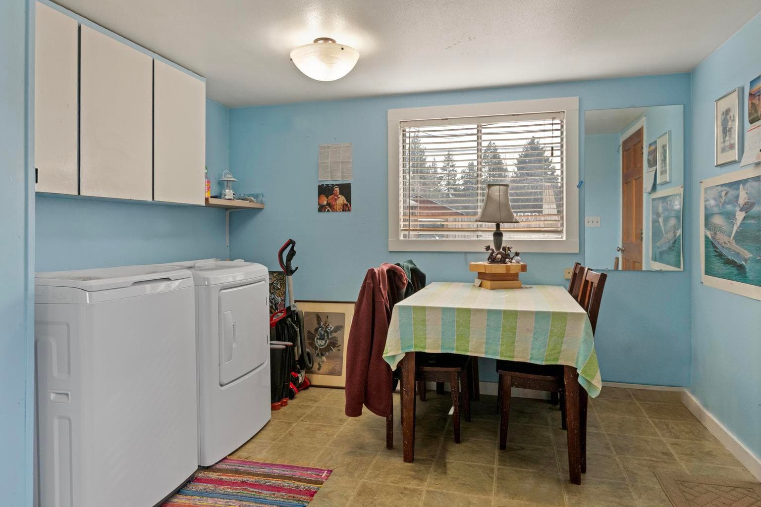 Photo of 243 W Adams Avenue 6 of 19