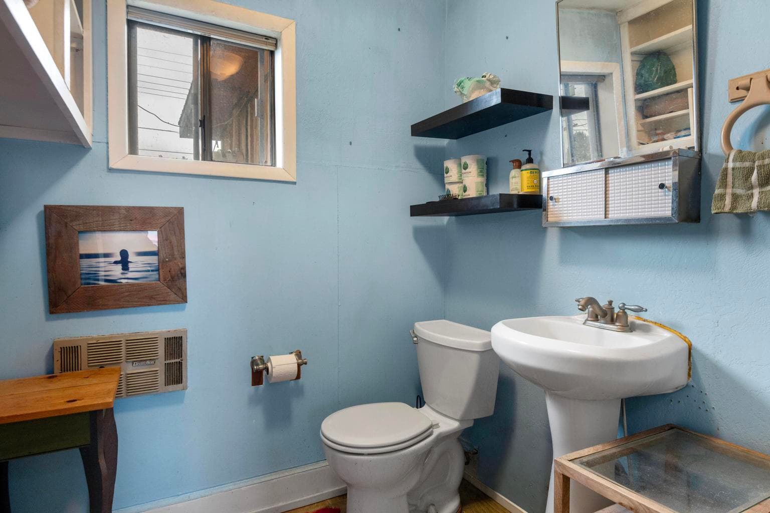 Photo of 243 W Adams Avenue 8 of 19