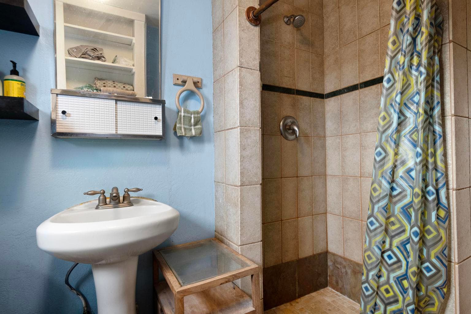 Photo of 243 W Adams Avenue 9 of 19