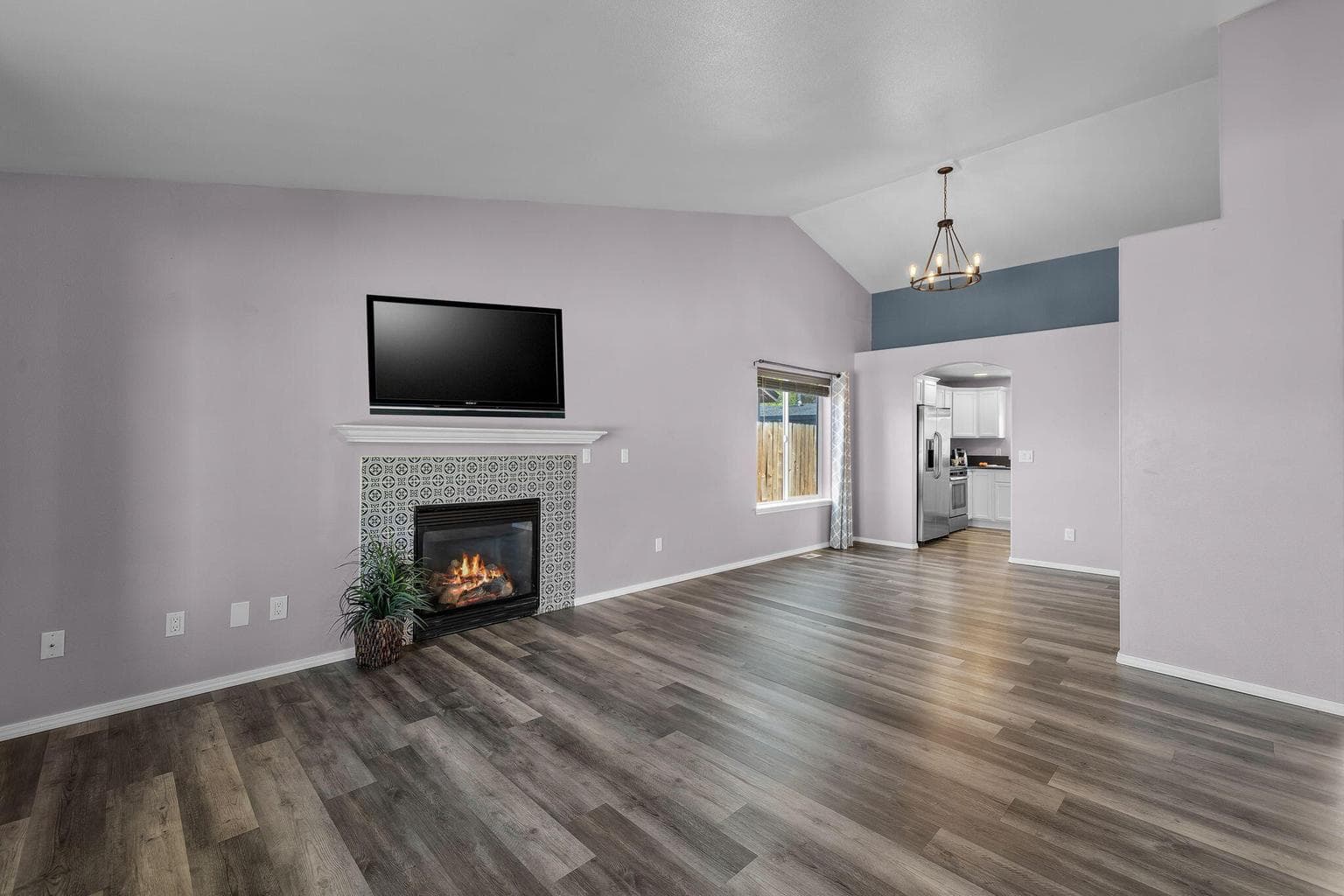 Photo of 628 NW Green Forest Circle 7 of 43