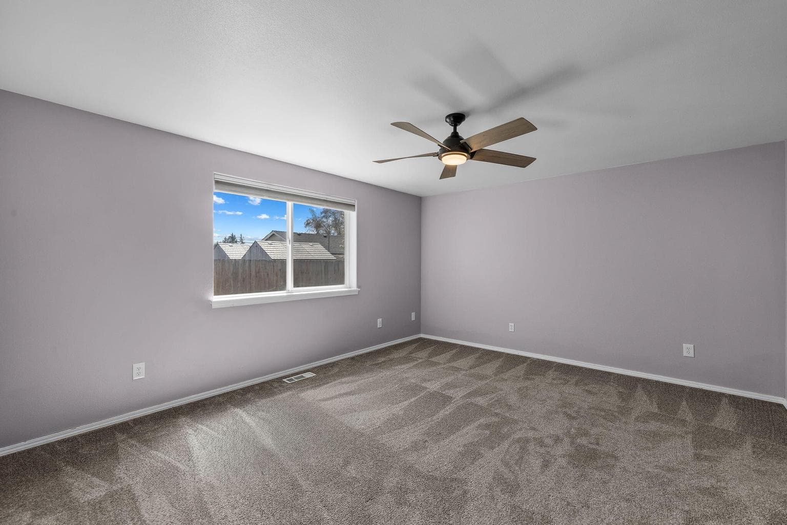 Photo of 628 NW Green Forest Circle 17 of 43