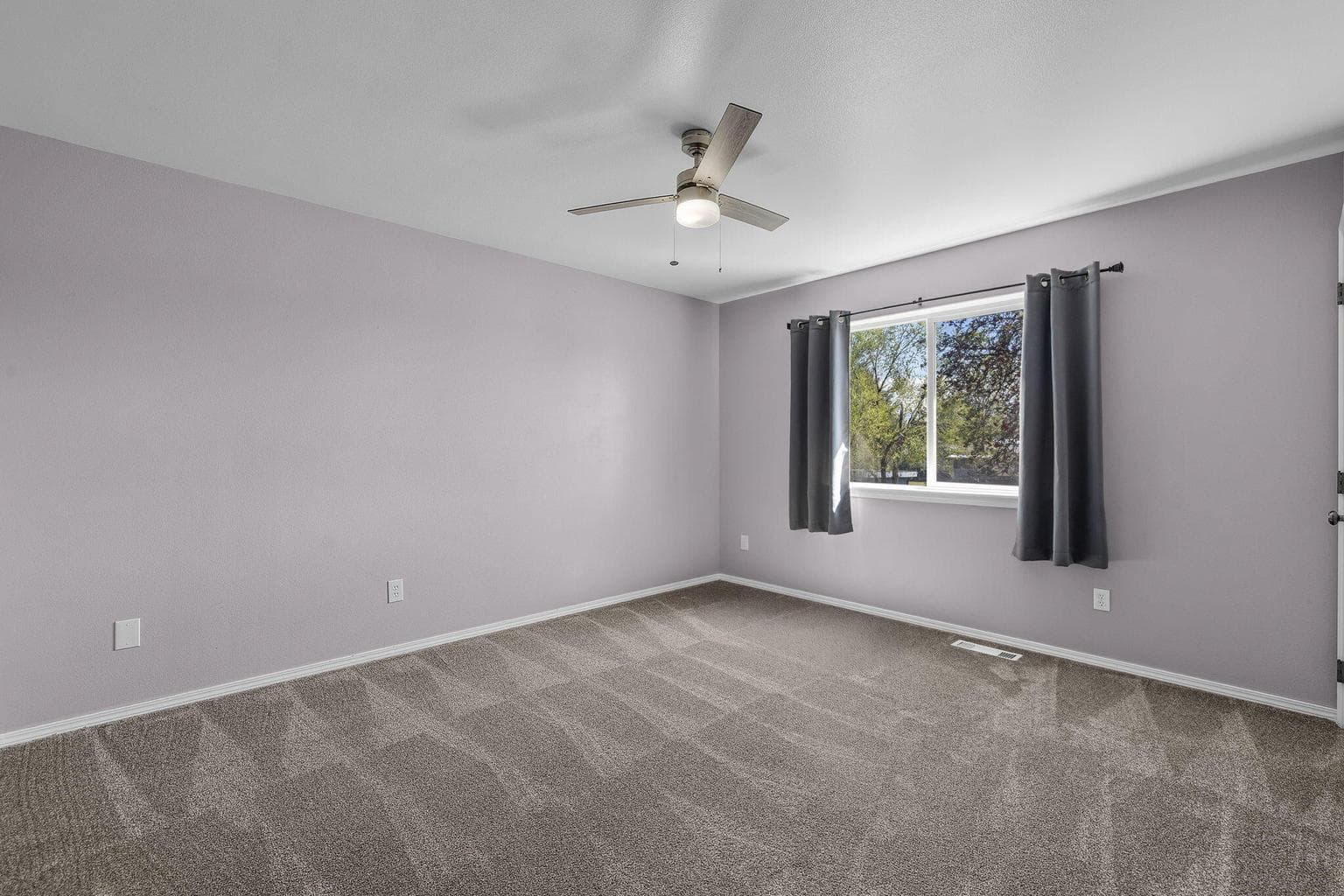 Photo of 628 NW Green Forest Circle 33 of 43