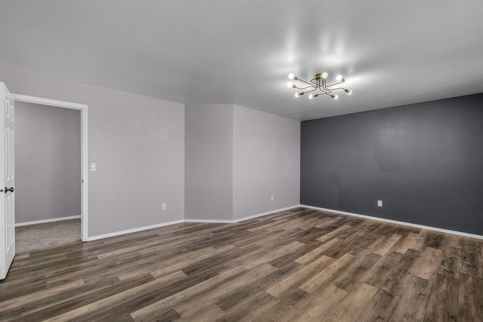 Bonus room for all your hobbies, fun time or just relaxing