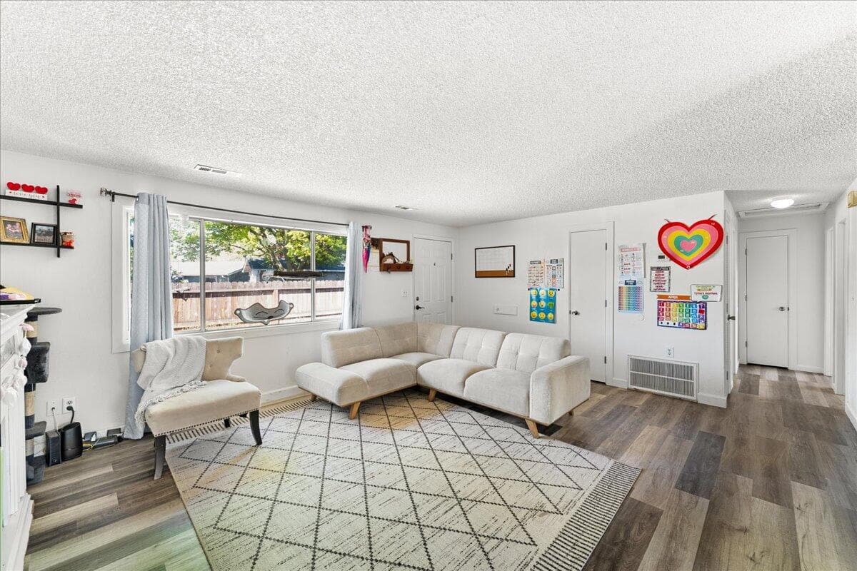 Photo of 3093 Via Verde 5 of 22