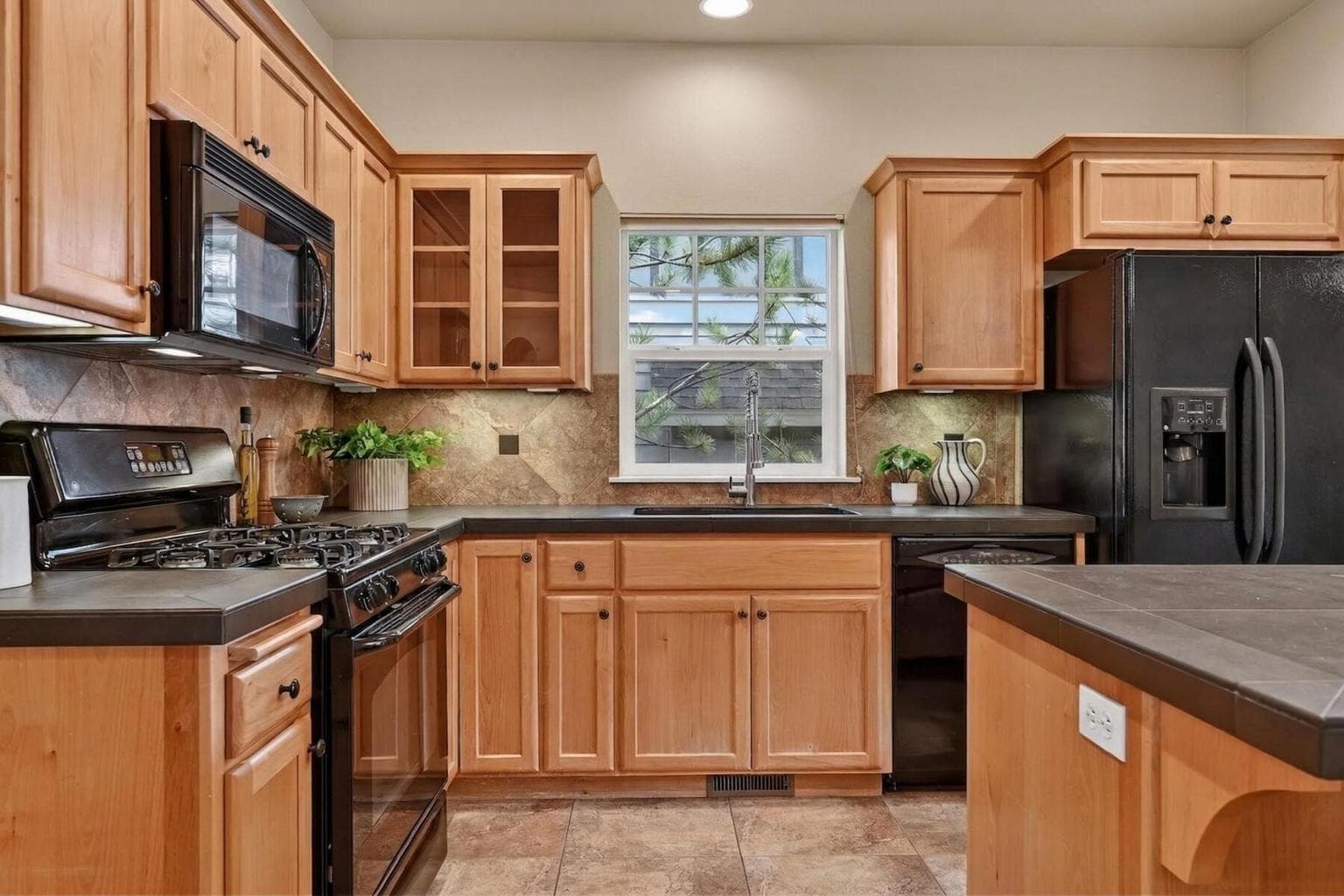 Photo of 1370 NW Mt Washington Drive 9 of 41