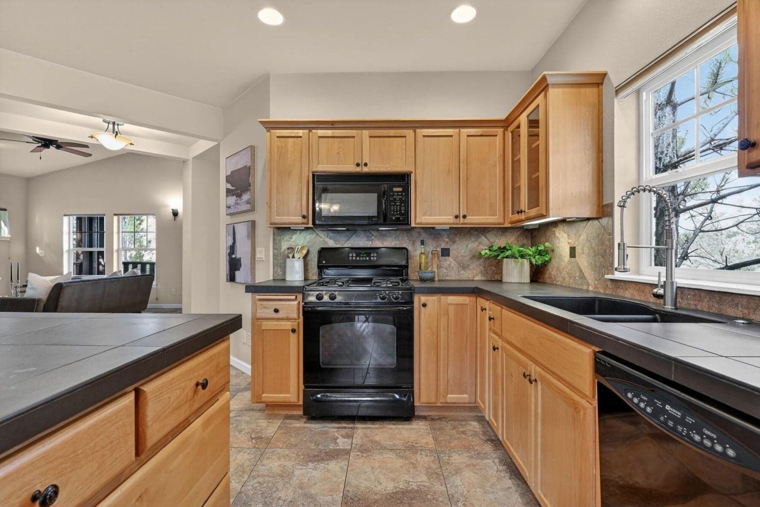 Photo of 1370 NW Mt Washington Drive 10 of 41