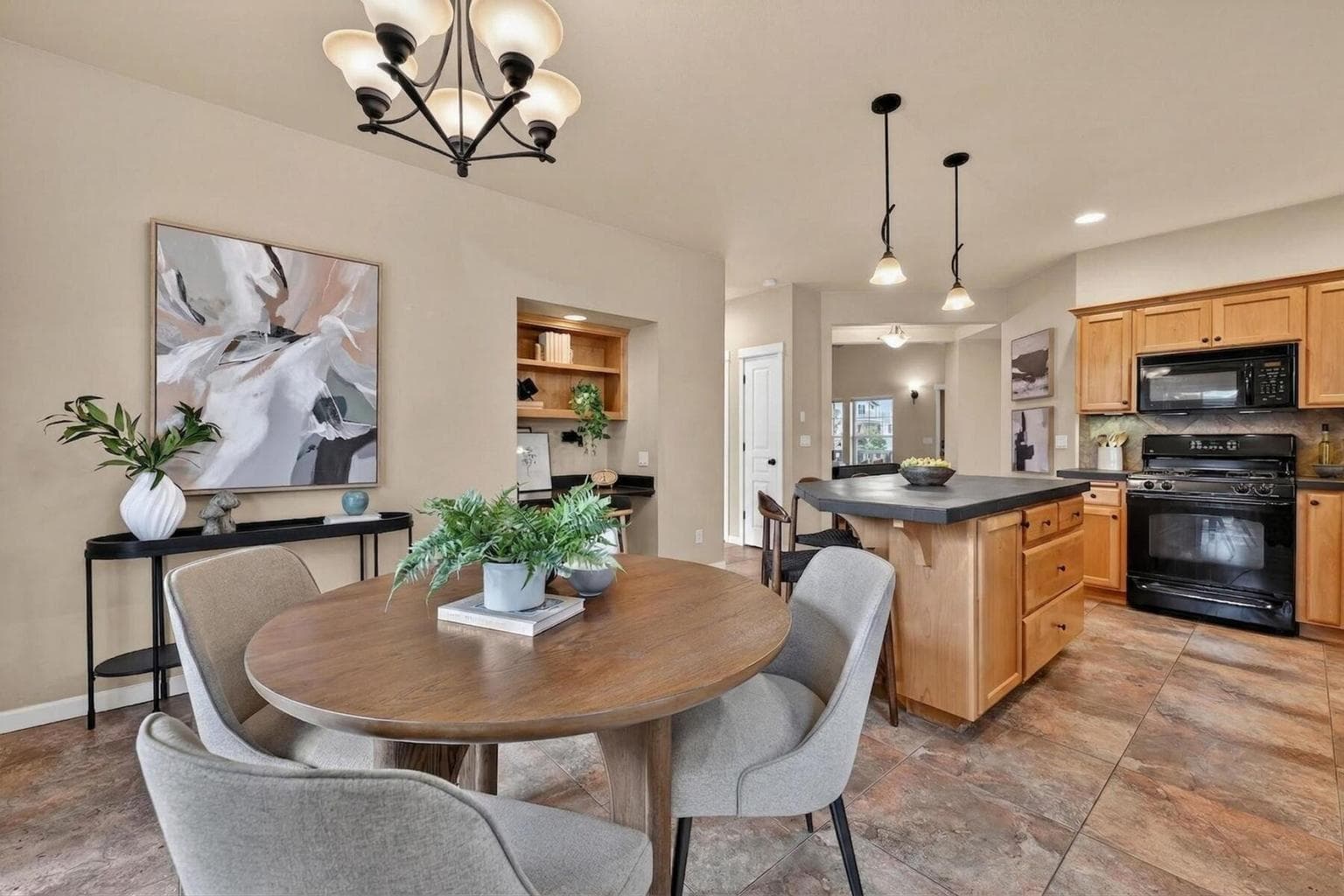 Photo of 1370 NW Mt Washington Drive 12 of 41